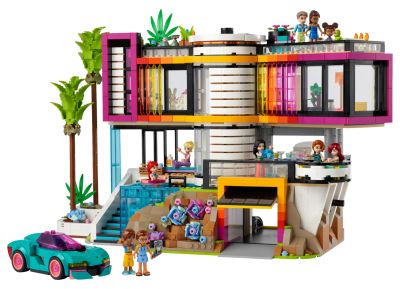 Andrea's Modern Mansion